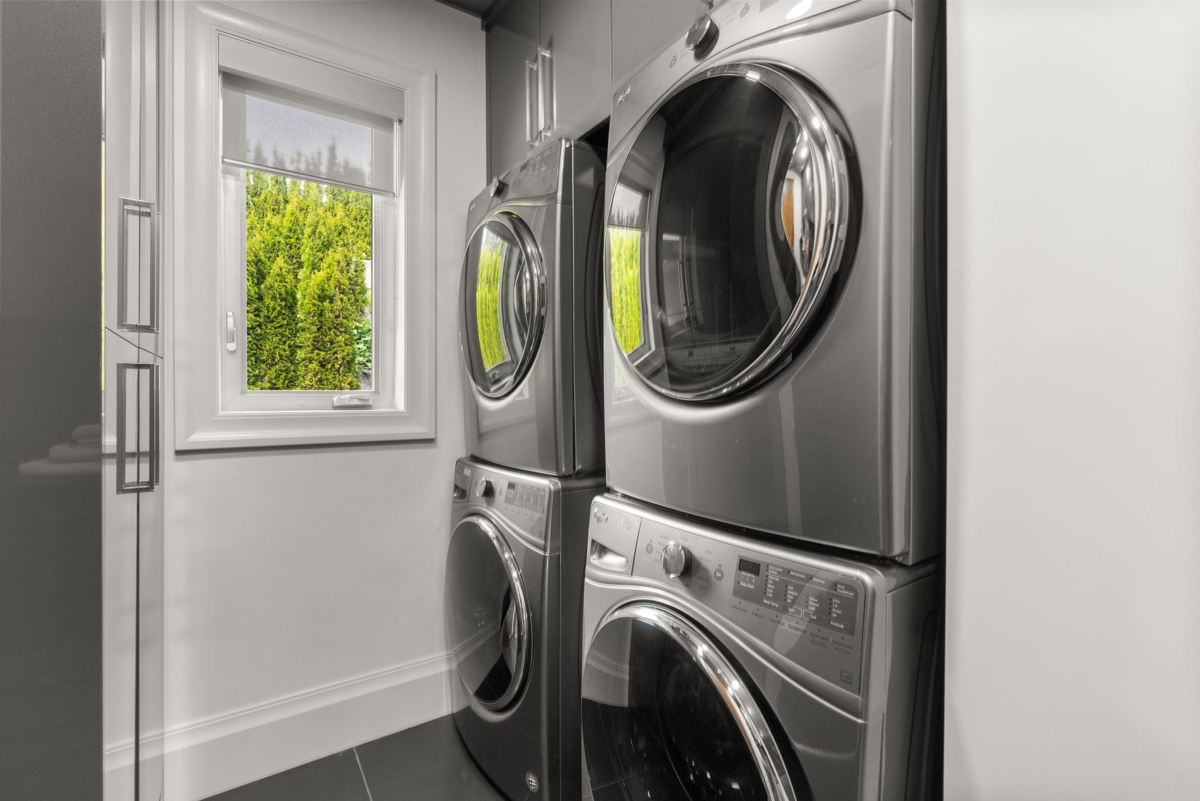 Hot Tub / Spa Photo of 1265 Queens Avenue, West Vancouver, BC