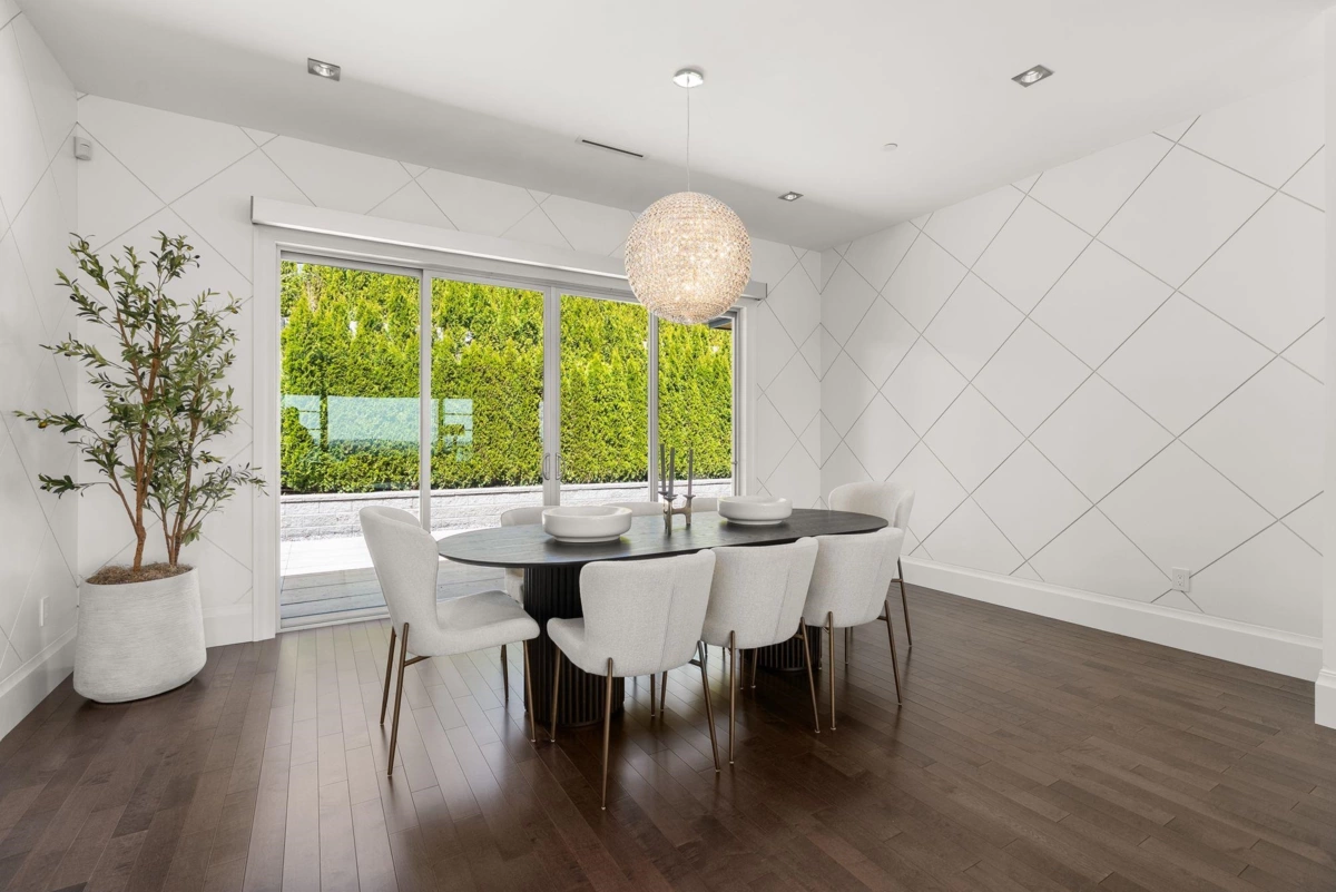 Kitchen Photo of 1265 Queens Avenue, West Vancouver, BC