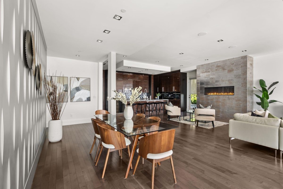 Living Room Photo of 1265 Queens Avenue, West Vancouver, BC