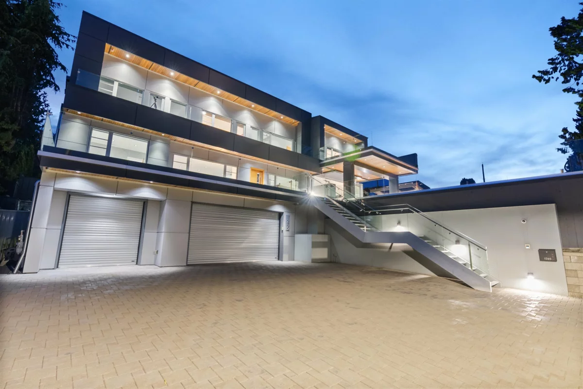 Outdoor Kitchen Photo of 1265 Queens Avenue, West Vancouver, BC