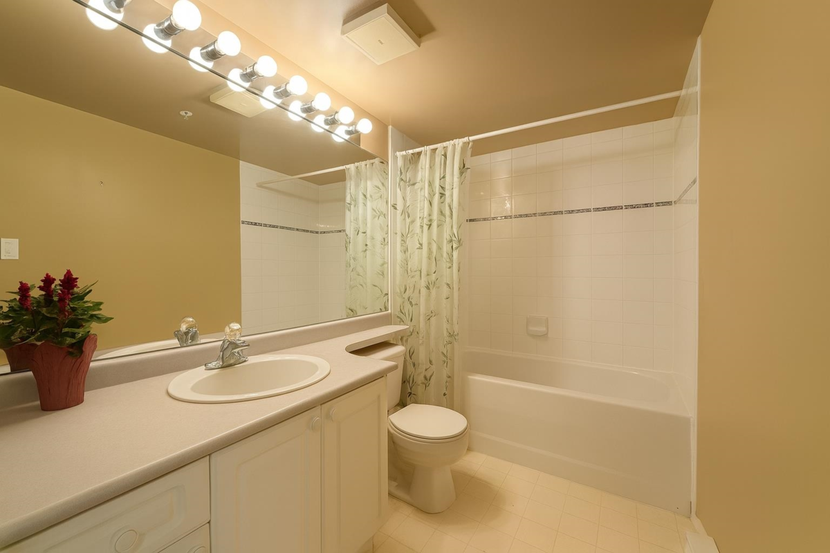 Dining Area Photo of 412 5880 Dover Crescent, Richmond, BC