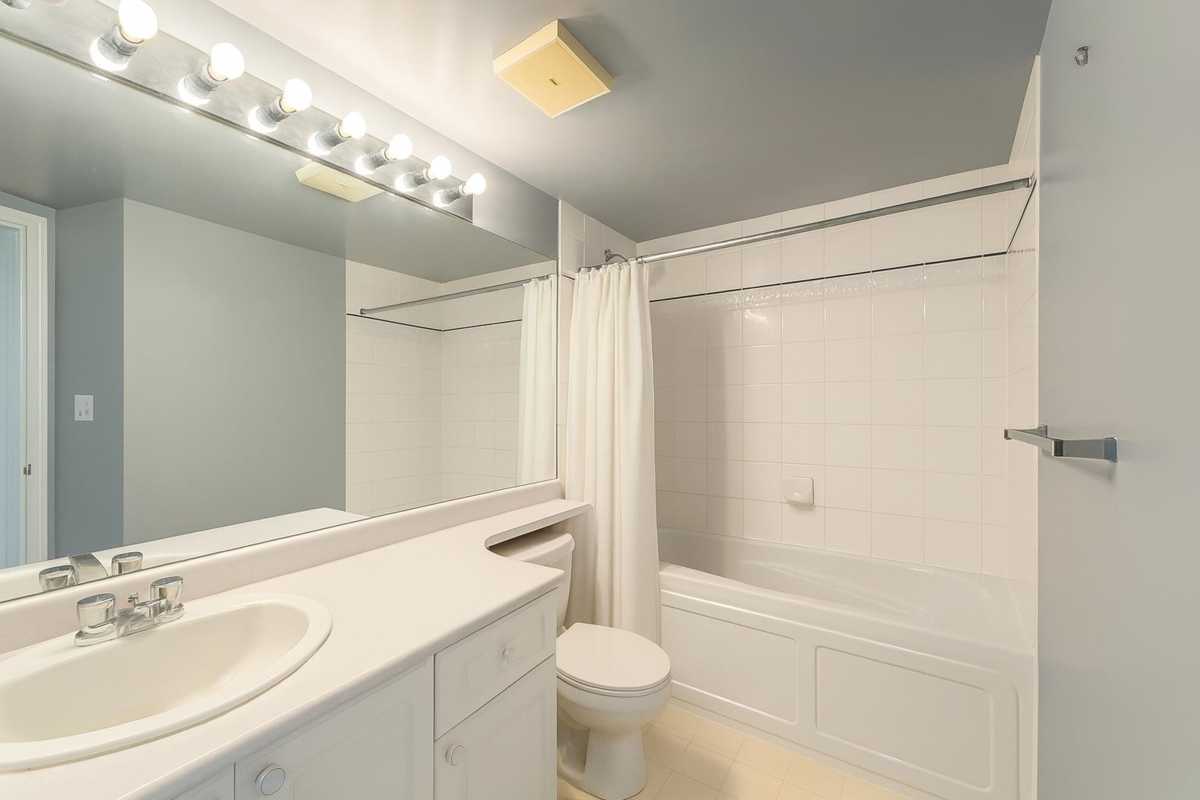 Kitchen Photo of 412 5880 Dover Crescent, Richmond, BC