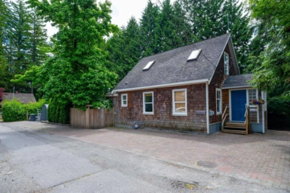 Garden / Landscaping Photo of 1075 Gladwin Drive, North Vancouver, BC