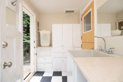 Powder Room Photo of 1075 Gladwin Drive, North Vancouver, BC