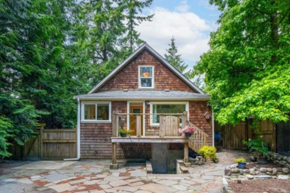 Staircase Photo of 1075 Gladwin Drive, North Vancouver, BC