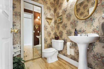 Guest Bathroom Photo of 15355 Sequoia Drive, Surrey, BC