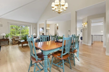 Kitchen Photo of 15355 Sequoia Drive, Surrey, BC