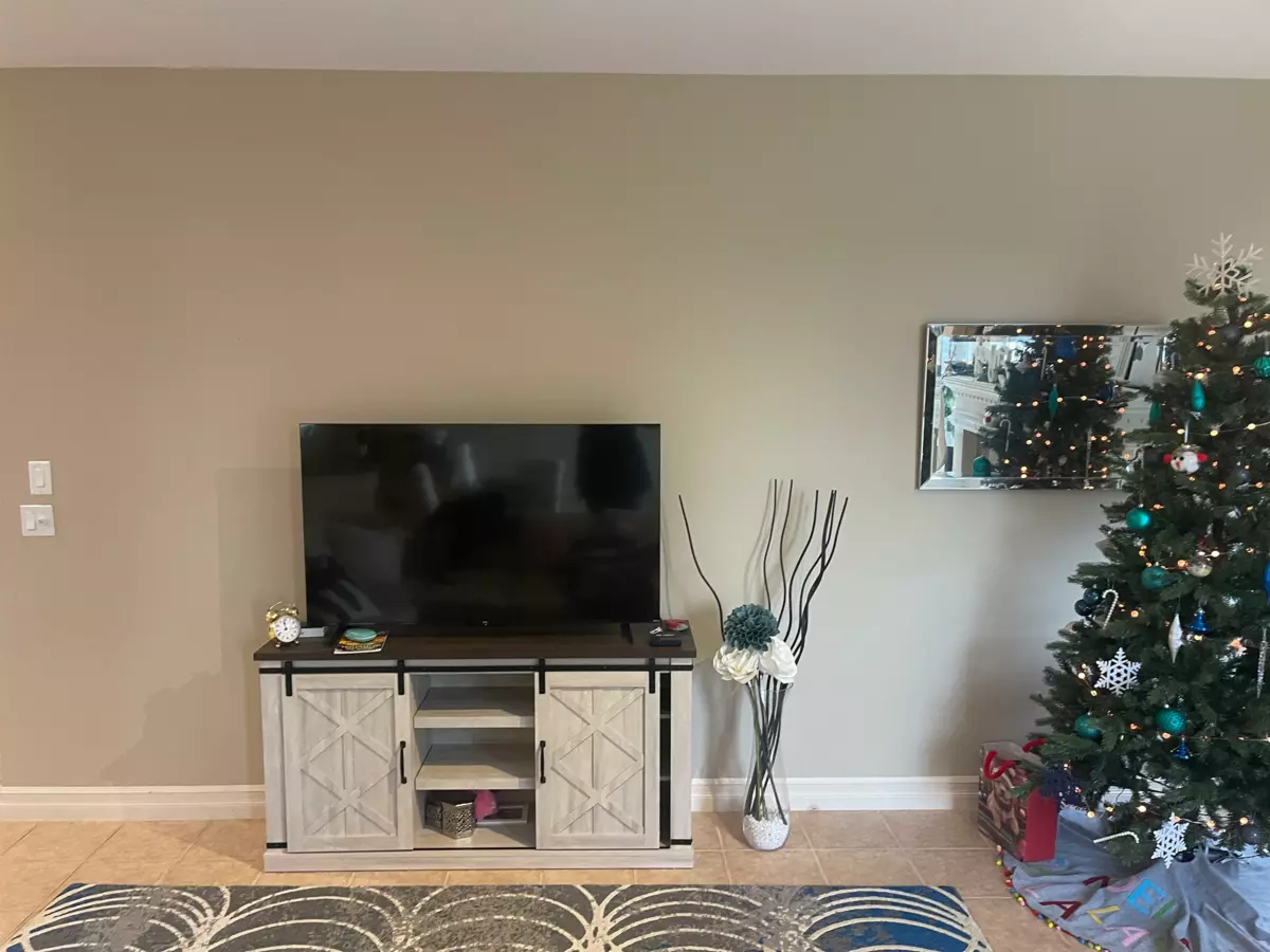 Kitchen Island Photo of 36512 E Auguston Parkway, Abbotsford, BC