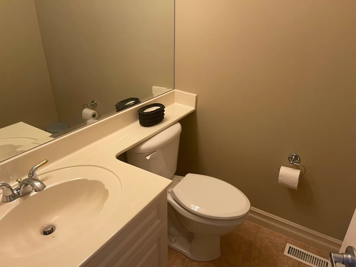 Walk-In Closet Photo of 36512 E Auguston Parkway, Abbotsford, BC