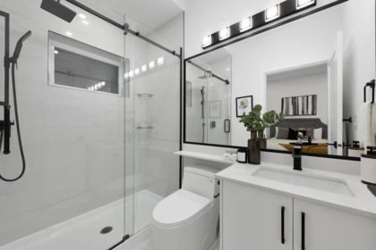 Powder Room Photo of 2 7361 Fraser Street, Vancouver, BC