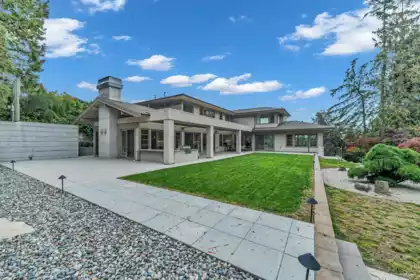 565 Robin Hood Road, West Vancouver, BC, British Properties — 6 bed single family residence for sale