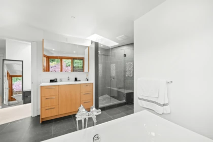 Hallway Photo of 510 Eastcot Road, West Vancouver, BC
