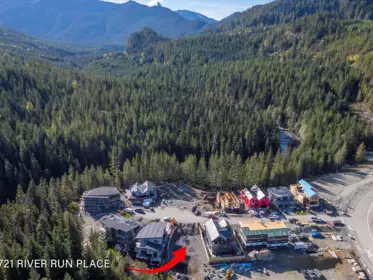 Kitchen Island Photo of 1721 River Run Place, Whistler, BC