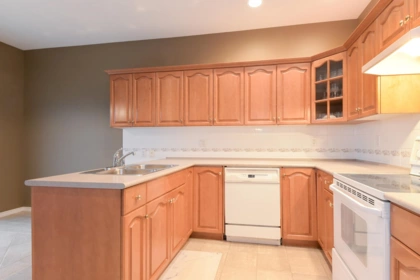 Kitchen Island Photo of 2 11358 Cottonwood Drive, Maple Ridge, BC