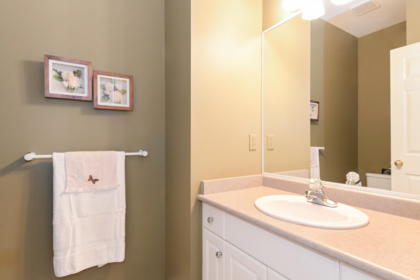 Primary Bathroom Photo of 2 11358 Cottonwood Drive, Maple Ridge, BC