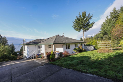 5174 Radcliffe Road, Sechelt, BC, Sechelt — Single Family Residence for sale