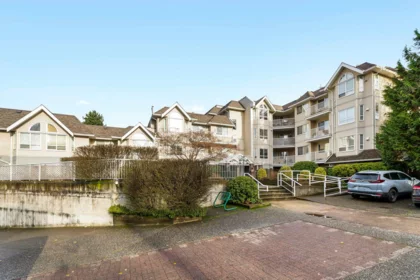 Hallway Photo of 208 13475 96 Avenue, Surrey, BC