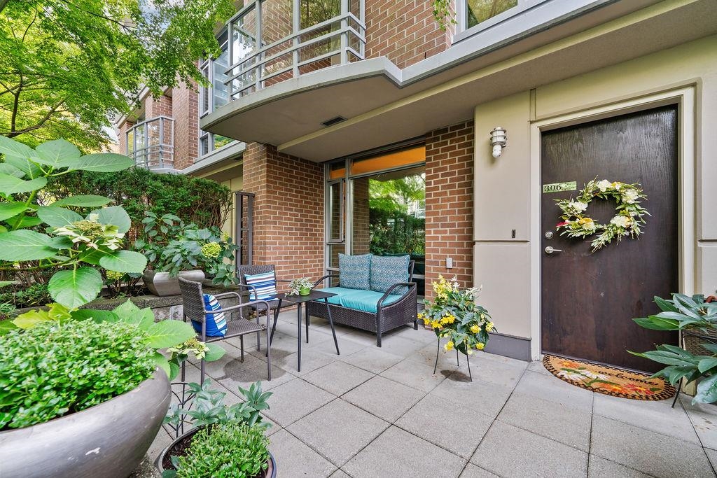 Front Yard Photo of 306 1155 The High Street, Coquitlam, BC