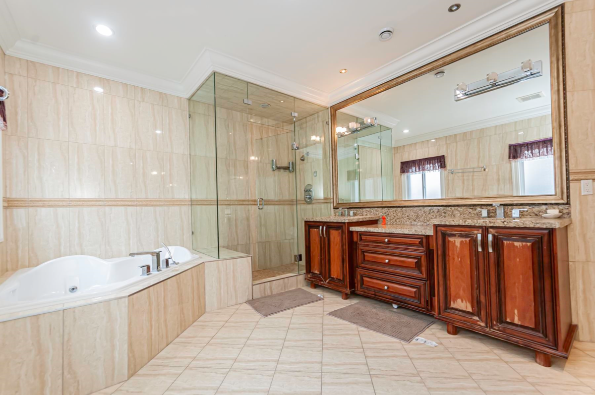 Laundry Room Photo of 8151 Claybrook Road, Richmond, BC