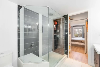 Guest Bathroom Photo of 205 1473 Blackwood Street, White Rock, BC