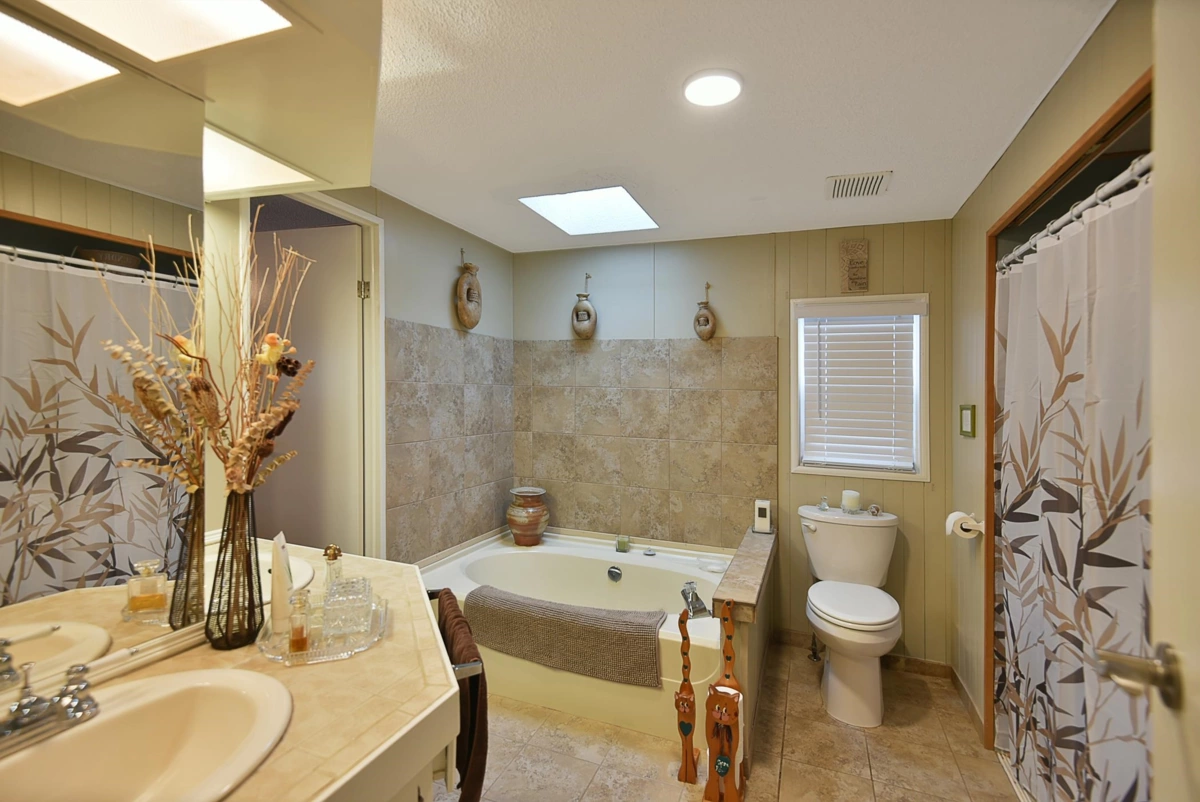 Kitchen Island Photo of 12 5575 Mason Road, Sechelt, BC