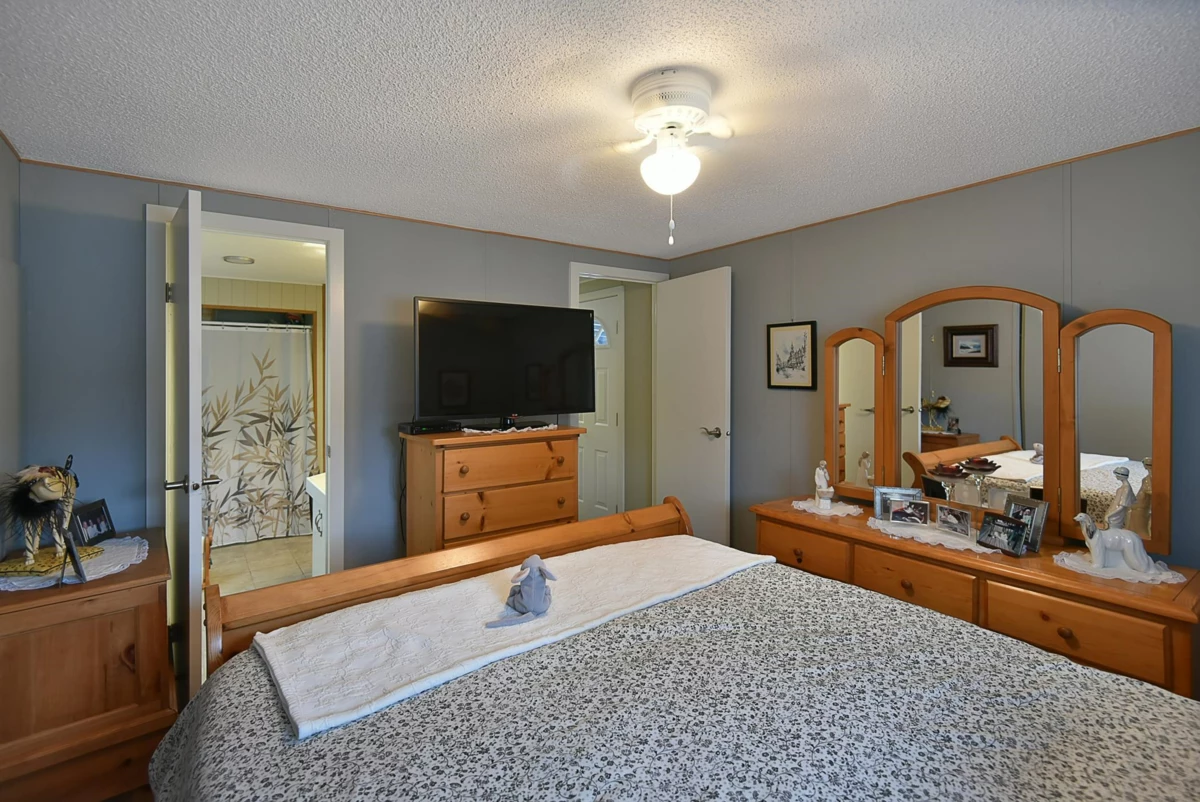 Primary Bathroom Photo of 12 5575 Mason Road, Sechelt, BC