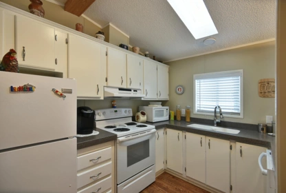 12 5575 Mason Road, Sechelt, BC, Sechelt — Manufactured Home for sale