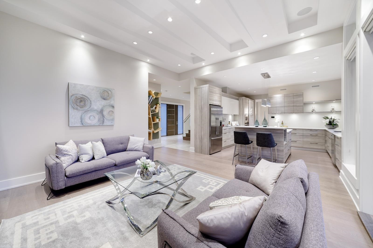 Breakfast Nook Photo of 517 Granada Crescent, North Vancouver, BC