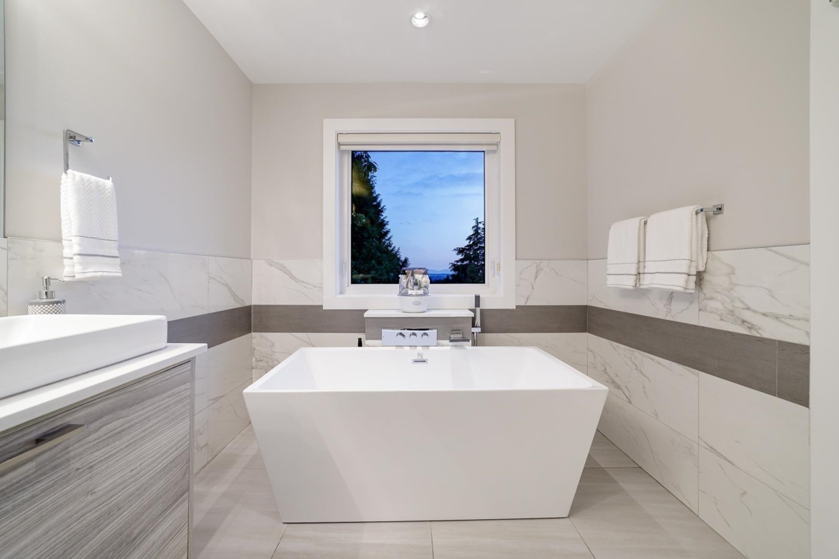 Loft / Bonus Room Photo of 517 Granada Crescent, North Vancouver, BC