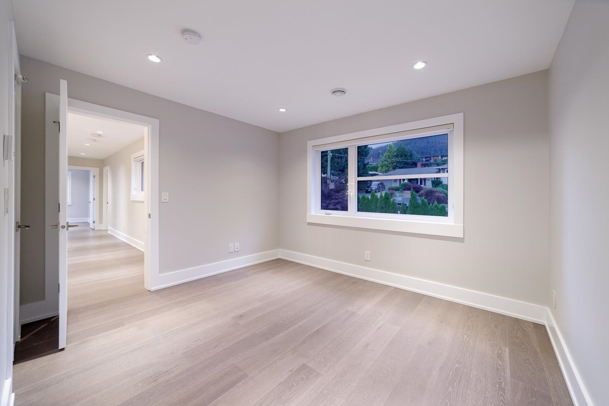 Staircase Photo of 517 Granada Crescent, North Vancouver, BC