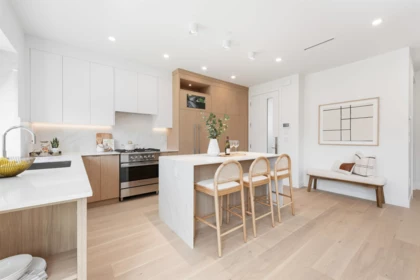 Kitchen Photo of 2 2750 W 19th Avenue, Vancouver, BC