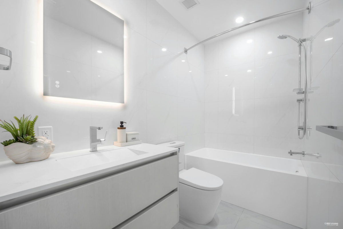 Entry Foyer Photo of 1001 8415 Granville Street, Vancouver, BC