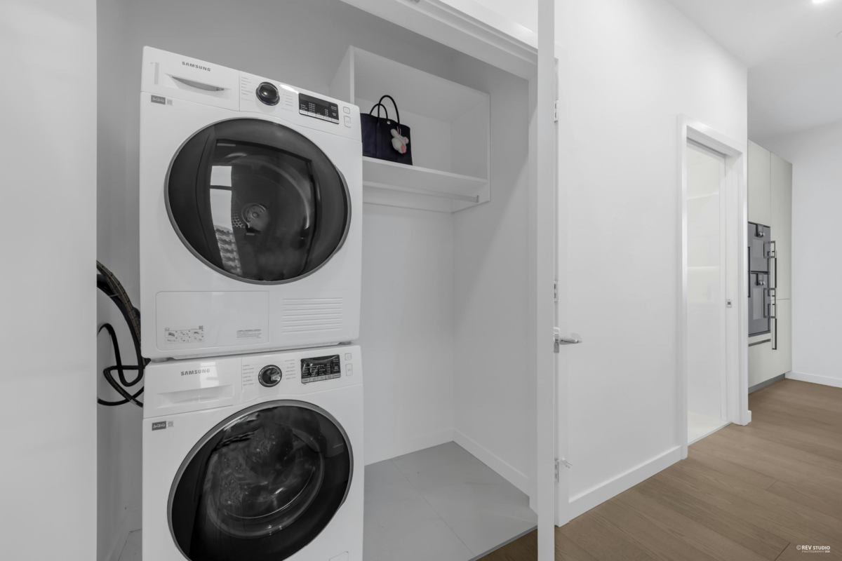 Hallway Photo of 1001 8415 Granville Street, Vancouver, BC