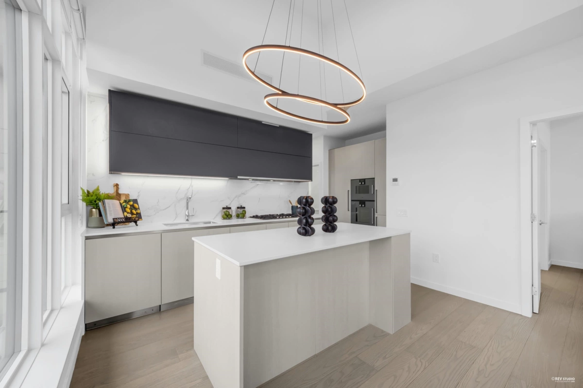 Kitchen Island Photo of 1001 8415 Granville Street, Vancouver, BC