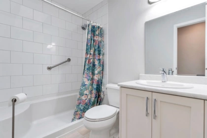 Hallway Photo of 14243 19a Avenue, Surrey, BC