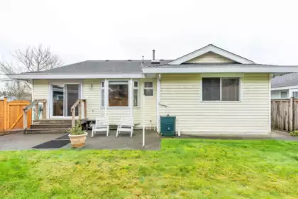 Hot Tub / Spa Photo of 14243 19a Avenue, Surrey, BC