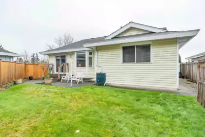 Swimming Pool Photo of 14243 19a Avenue, Surrey, BC