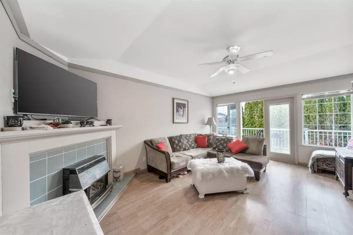 Kitchen Island Photo of 3595 Mckinley Drive Drive, Abbotsford, BC