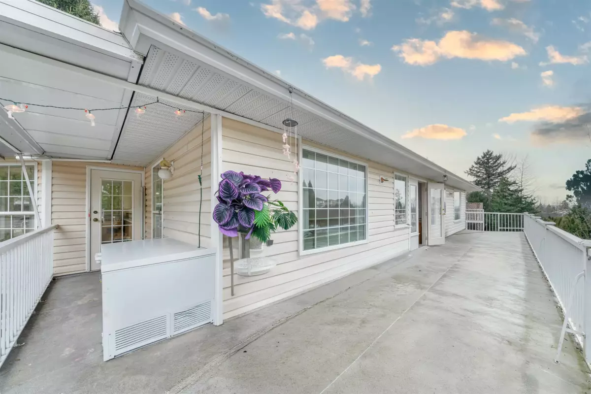 Kitchen Photo of 3595 Mckinley Drive Drive, Abbotsford, BC