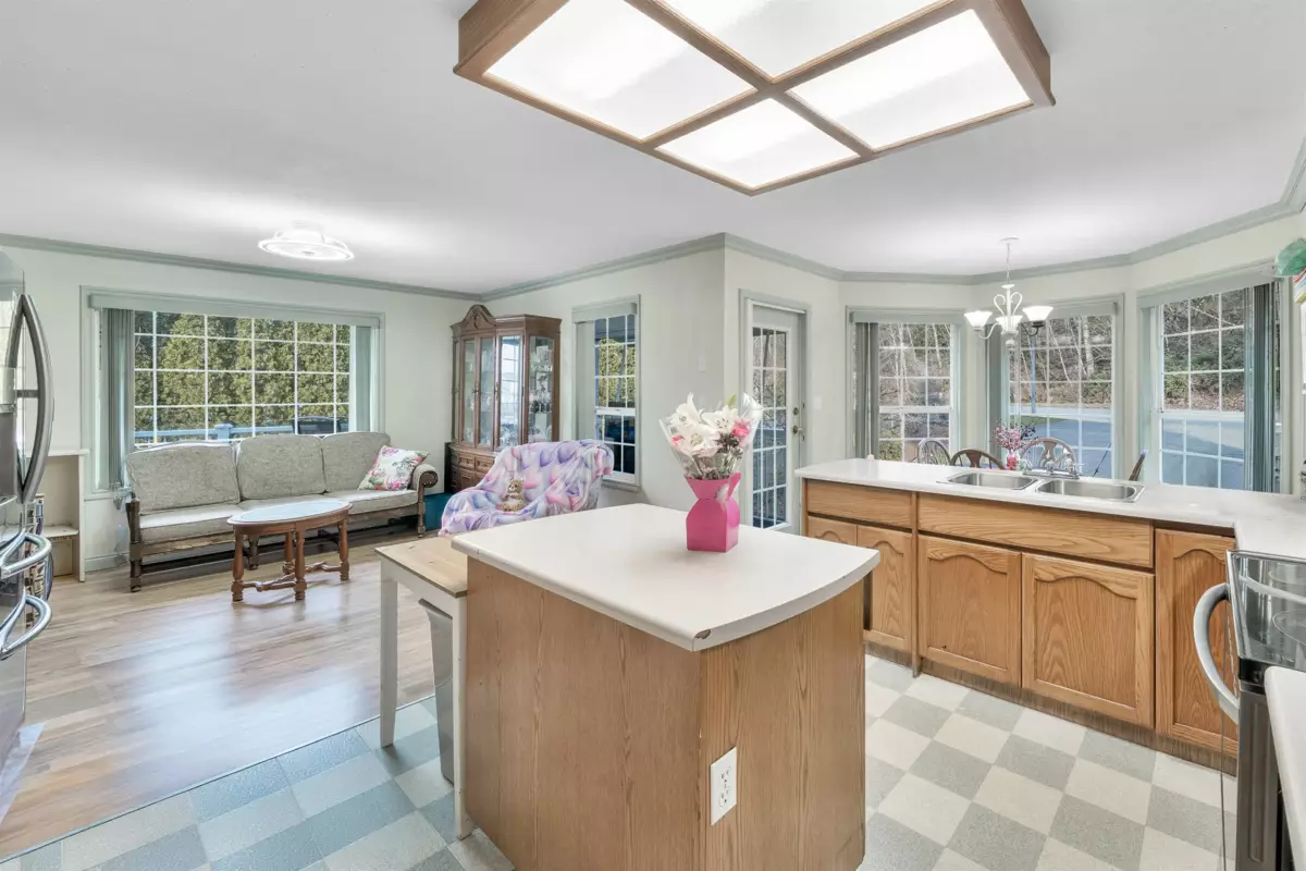 Living Room Photo of 3595 Mckinley Drive Drive, Abbotsford, BC