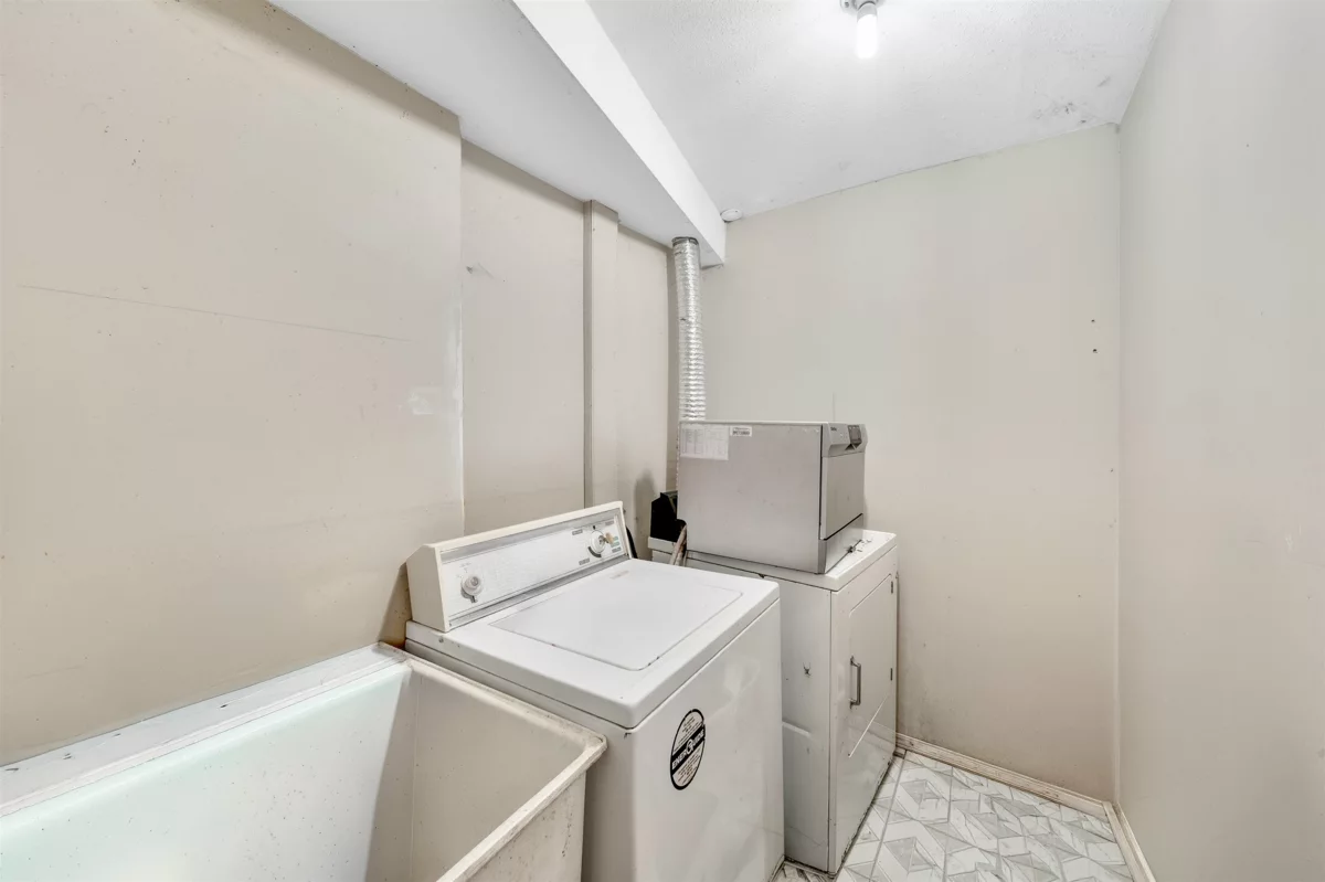 Powder Room Photo of 3595 Mckinley Drive Drive, Abbotsford, BC