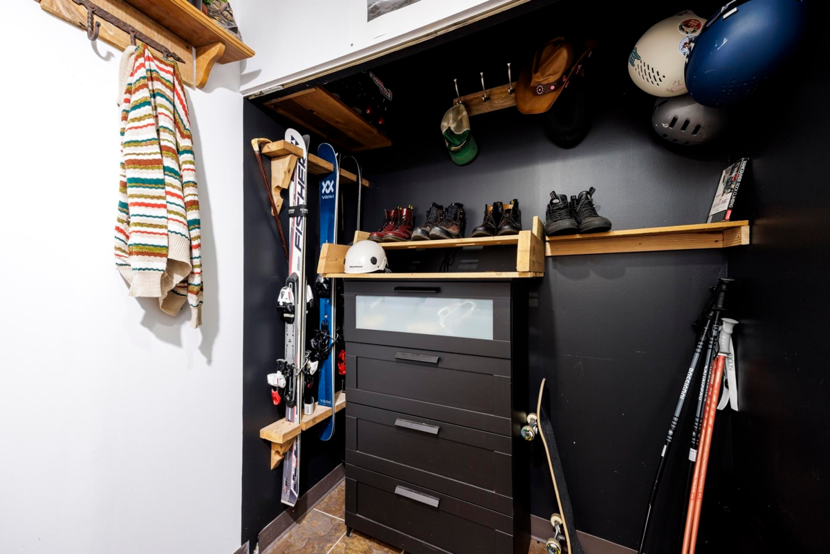 Basement Recreation Room Photo of 3132 Lonsdale Avenue, North Vancouver, BC