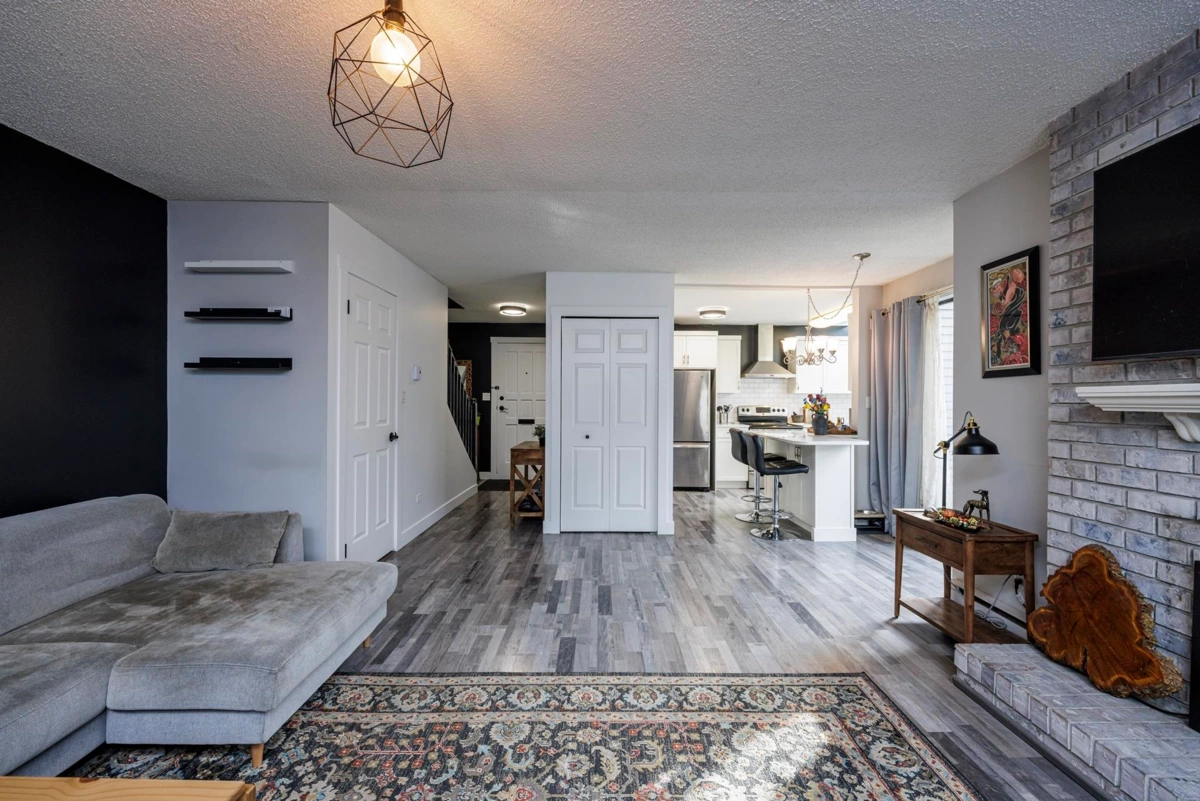 Kitchen Photo of 3132 Lonsdale Avenue, North Vancouver, BC