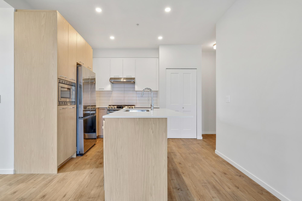 Powder Room Photo of 404 3315 148 Street, Surrey, BC