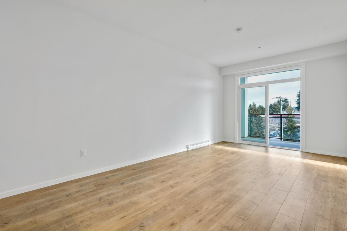 Walk-In Closet Photo of 404 3315 148 Street, Surrey, BC