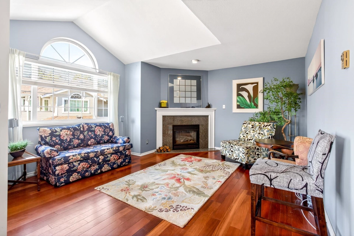 Entry Foyer Photo of 219 22515 116 Avenue, Maple Ridge, BC