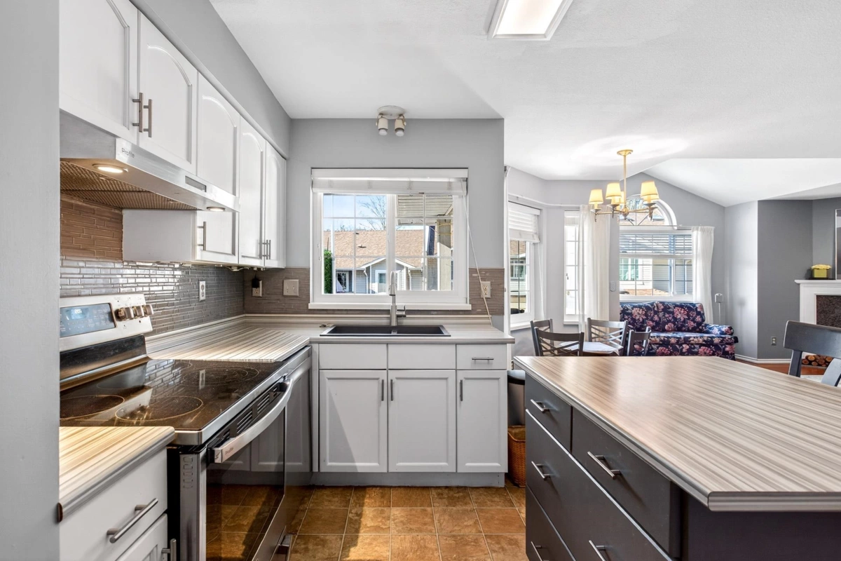 Guest Bathroom Photo of 219 22515 116 Avenue, Maple Ridge, BC