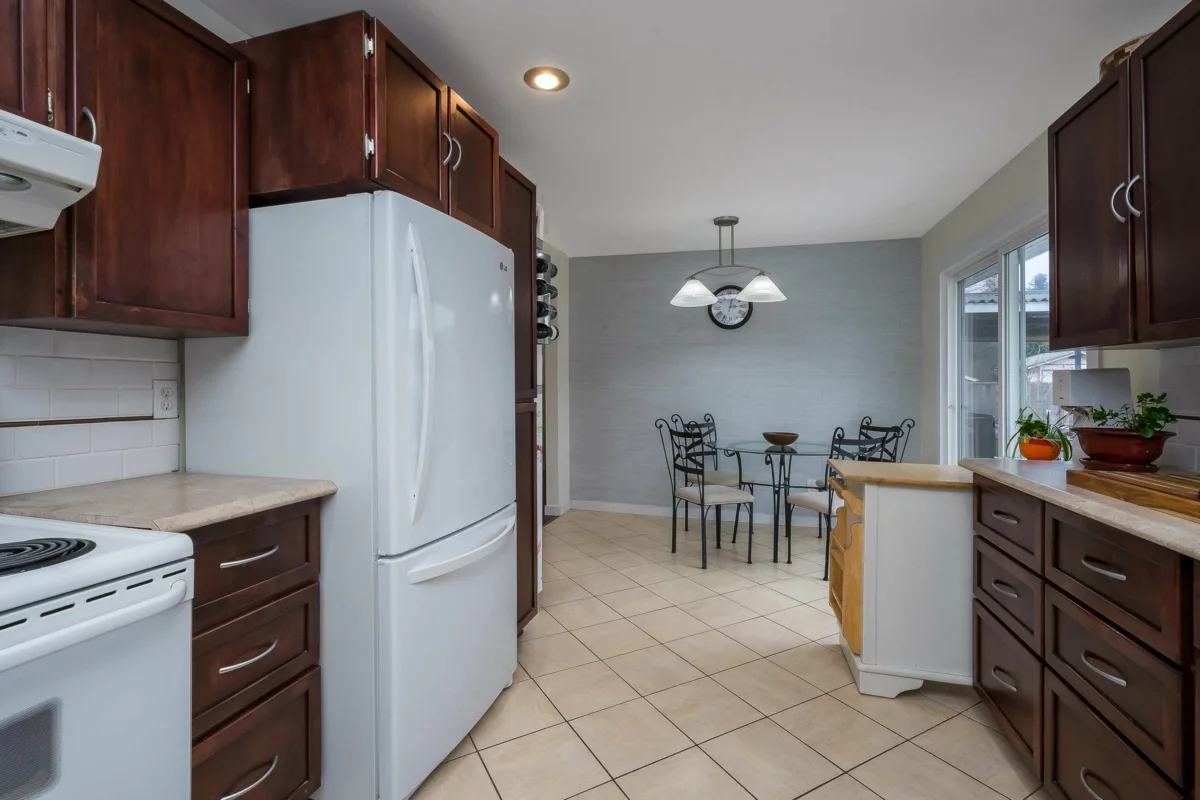 Breakfast Nook Photo of 27056 28a Avenue, Langley, BC