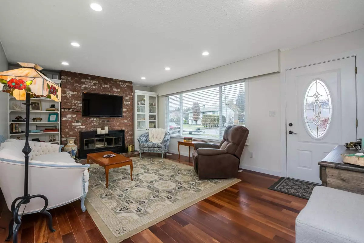 Kitchen Photo of 27056 28a Avenue, Langley, BC