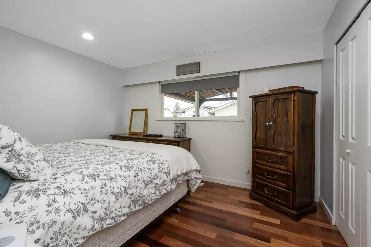 Walk-In Closet Photo of 27056 28a Avenue, Langley, BC